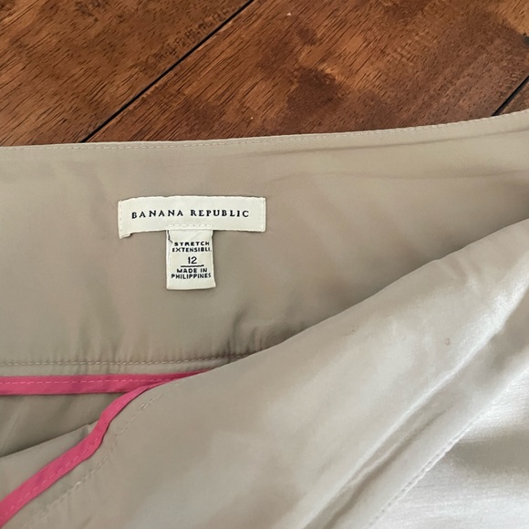 Banana Republic Khaki Pencil Skirt - Picture 2 of 3